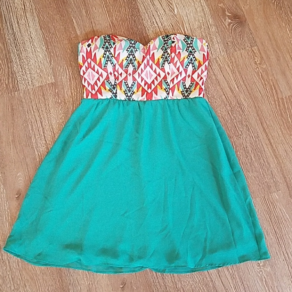 Geometric patterned strapless dress